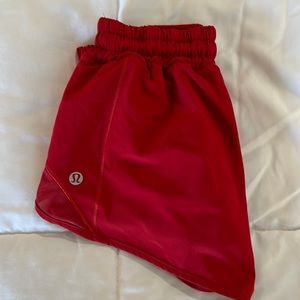 Lululemon hotty hot low-rise lined short 2.5”